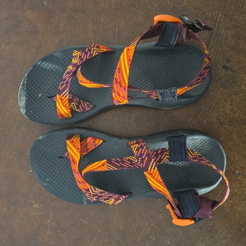 Chacos size 8 orange and maroon sandals